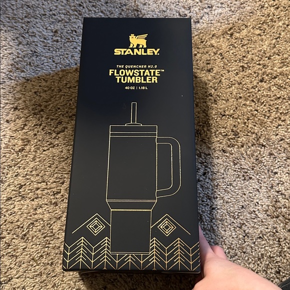 NWT/NIB Stanley WINTERSCAPE FLOWSTATE TUMBLER | 40 OZ Cranberry - Picture 5 of 11